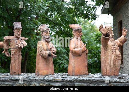 Sheki, Azerbaigian - 31 agosto 2019: Arte fatta a mano in argilla in Sheki. Foto Stock