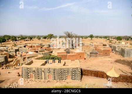 Africa, Burkina Faso, regione di Pô, Tiebele. Vista panoramica della corte reale di Tiebele. Foto Stock