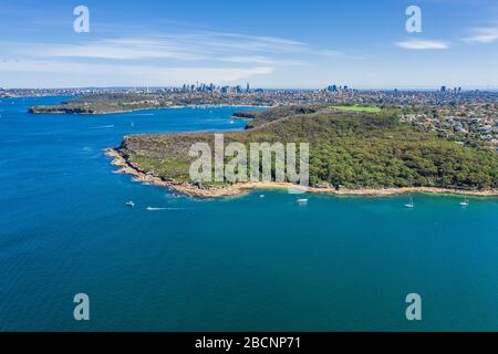 Vista aerea su Dobroyd Head, Sydney, Australia. Vista dall'alto sul sobborgo del porto di Sydney. Vista aerea sul porto Nord di Sydney, Dobroyd Head e CB Foto Stock