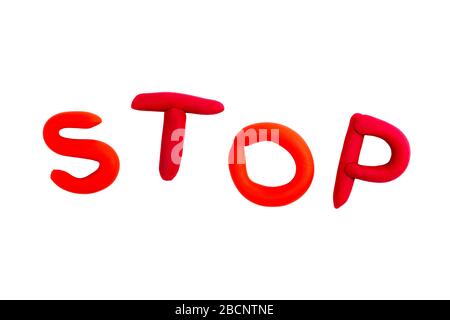 Semplice parola DI STOP rossa brillante, testo, lettere in plastilina, carattere isolato su simbolo di stop tagliato bianco, pericolo, concetto astratto di avvertenza Foto Stock