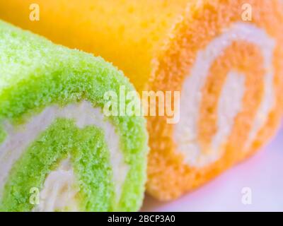 Dettagli della texture sulla superficie del panna e della torta al gusto arancione Foto Stock