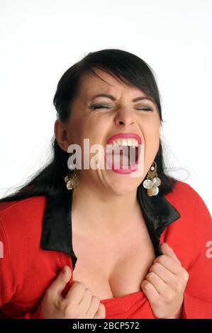 Donna bruna in maglione rosso. Foto Stock