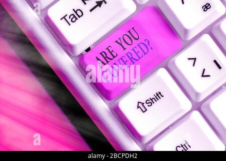 Segno di testo che mostra sei coperto questione. Business photo testo che chiede che mostra se avessero assicurazione in lavoro o la vita Foto Stock