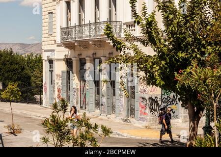 Grecia, Atene: Il primo hotel di Atene, ora un edificio abbandonato, situato vicino all'Agora romana Foto Stock