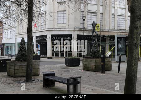 Debenhams sulla Oxbode, Gloucester - la catena di negozi ha deciso di chiudere è negozio Gloucester - 4.4.2020 immagine di Antony Thompson - Thousand Word Foto Stock