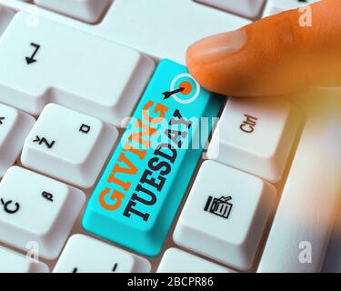 Segno di testo che mostra il martedì. Business photo text giornata internazionale di beneficenza dando hashtag attivismo Foto Stock