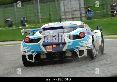 Imola, Italia 17 maggio 2013: Ferrari F458 Italia GT3 del Team SMP Racing, guidata da D. MARKOZOV/Y. EVSTIGNEEV/A. FROLOV, in azione. Foto Stock