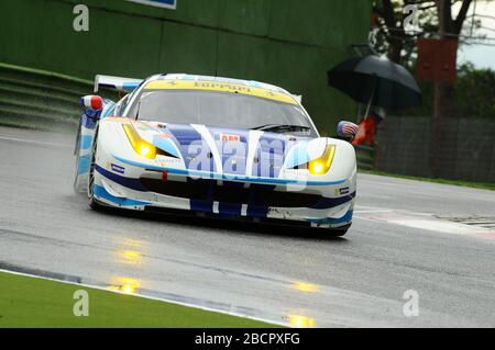 Imola, Italia 17 maggio 2013: Ferrari F458 Italia GT3 del Team SMP Racing, guidata da D. MARKOZOV/Y. EVSTIGNEEV/A. FROLOV, in azione. Foto Stock