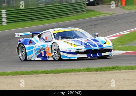 Imola, Italia 17 maggio 2013: Ferrari F458 Italia GT3 del Team SMP Racing, guidata da D. MARKOZOV/Y. EVSTIGNEEV/A. FROLOV, in azione. Foto Stock