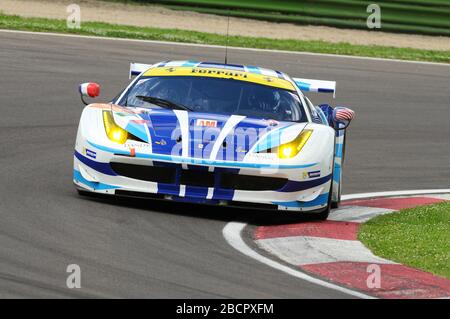 Imola, Italia 17 maggio 2013: Ferrari F458 Italia GT3 del Team SMP Racing, guidata da D. MARKOZOV/Y. EVSTIGNEEV/A. FROLOV, in azione. Foto Stock