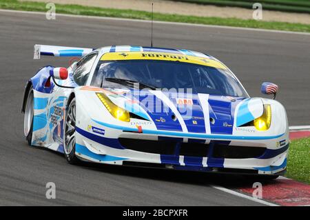 Imola, Italia 17 maggio 2013: Ferrari F458 Italia GT3 del Team SMP Racing, guidata da D. MARKOZOV/Y. EVSTIGNEEV/A. FROLOV, in azione. Foto Stock