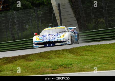 Imola, Italia 17 maggio 2013: Ferrari F458 Italia GT3 del Team SMP Racing, guidata da D. MARKOZOV/Y. EVSTIGNEEV/A. FROLOV, in azione. Foto Stock