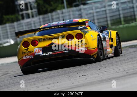 Imola, Italia 3 luglio 2011: Chevrolet Corvette C6R ZR1 GTE sono del Team Larbre Competition guidato da Gabriele Gardel, Patrick Bornhauser e Julien Canal Foto Stock