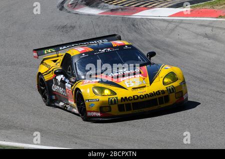 Imola, Italia 3 luglio 2011: Chevrolet Corvette C6R ZR1 GTE sono del Team Larbre Competition guidato da Gabriele Gardel, Patrick Bornhauser e Julien Canal Foto Stock