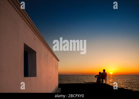 Grecia, isola di Kassos: Ekklisia (chiesa) Agios Konstantinos, lungo la costa, passando l'aeroporto Foto Stock