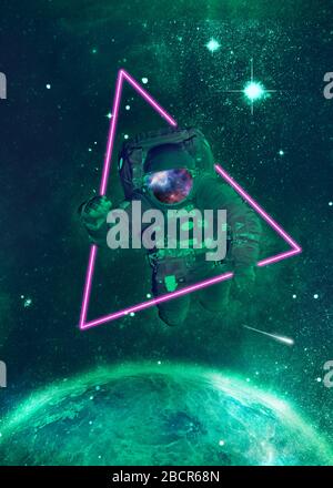 Scenario astratto futuristico dello spazio con astronauta, stelle e pianeti. Luci al neon accese Foto Stock