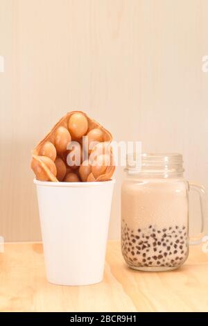 Tradizionale Hong Kong waffle morbido e croccante dal forno, Hong Kong Egg, uovo puff Foto Stock