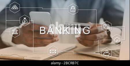 Finanziatore che utilizza carta di credito e applicazione di online banking per effettuare il pagamento su cellulare, collage con icone Foto Stock