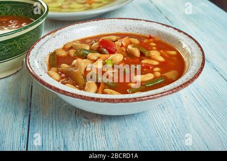 Bob v garne - Bean Guvech tipico cibo bulgaro Foto Stock