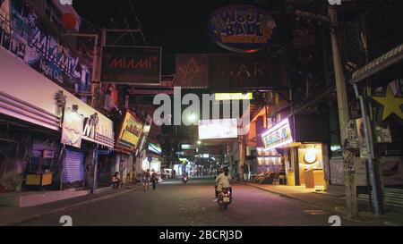 PATTAYA, TAILANDIA - 20 MARZO 2020: Empty Deserted Walking Street. Isolamento quarantena blocco. Epidemia di coronavirus sars-COV-2 covid-19 2019-ncov. Foto Stock