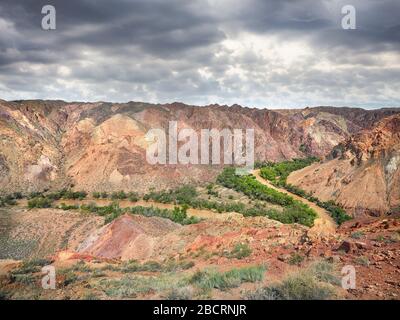 Paesaggio del fiume nel canyon di Charyn in Kazakhstano Foto Stock