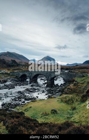 Sligachan Ponte Vecchio, Isola di Skye in Scozia UK Foto Stock