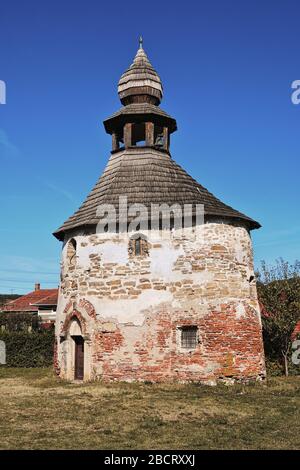 Antica chiesa (rotonda) di Geoagiu, risalente al 1077, la più antica della Romania Foto Stock