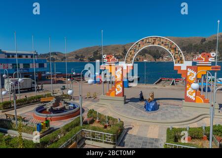 San Pabblo de Tiquina, porto dei traghetti per San Pedro de Tiquina, Tiquina, Dipartimento la Paz, Bolivia Foto Stock