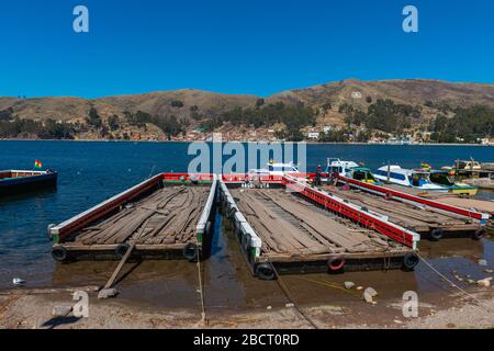 San Pabblo de Tiquina, porto dei traghetti per San Pedro de Tiquina, Tiquina, Dipartimento la Paz, Bolivia Foto Stock