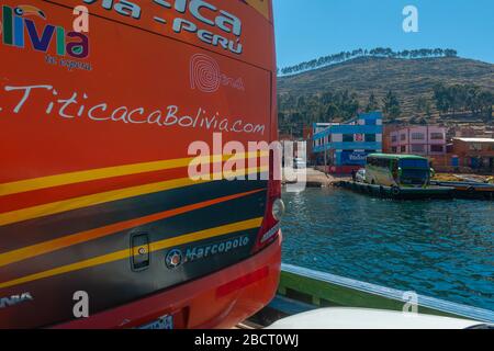 San Pabblo de Tiquina, porto dei traghetti per San Pedro de Tiquina, Tiquina, Dipartimento la Paz, Bolivia Foto Stock