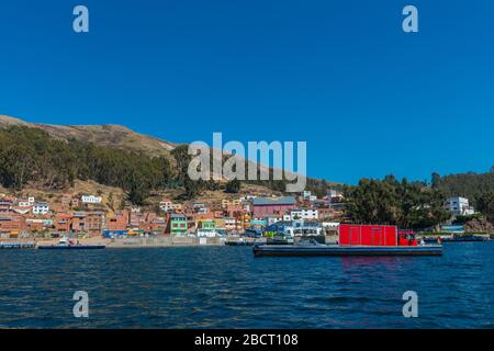 Vista di San Pedro de Tiquina, Tiquina, Penisola Copacabana, Dipartimento la Paz, Bolivia Foto Stock