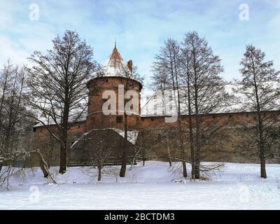 Snowed Trakai isola castello inverno tempo in Trakai città, Lituania Foto Stock