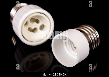 Adattatore per lampadina per vite E27 Foto Stock