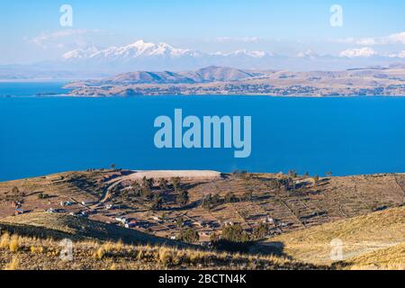 Campagna rurale sulla penisola Copacabana ad un'altitudine di circa 4.000 m, Dipartimento la Paz, Bolivia, America Latina Foto Stock