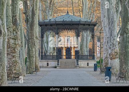 Parco Zrinjevac a Zagabria durante la quarantena a causa della pandemia covid-19 Foto Stock