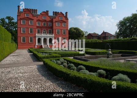 Queens Gardens Historic Royal Palaces Kew Palace Royal Botanical Gardens Kew Gardens, Richmond, Londra, TW9 3AE Foto Stock