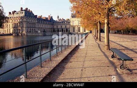 il castel e i giardini di Fontainebleau in Francia Foto Stock