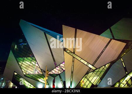 Toronto, Canada-June 5, 2019: Il Royal Ontario Museum è un museo di arte, cultura e storia naturale a Toronto, Ontario, Canada Foto Stock