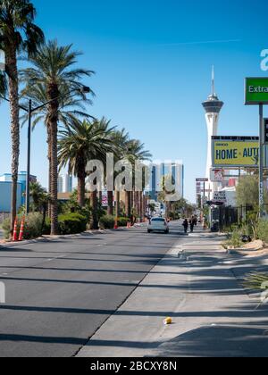 4 aprile 2020, Las Vegas, Nevada, USA, per lo più deserta Las Vegas Boulevard a causa della chiusura di Covid-19 Foto Stock