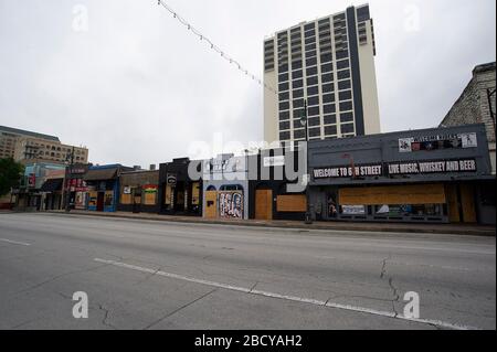 05 aprile 2020: Il centro di Sixth Street è salito a causa di Covid-19. Una vivace posizione per i turisti e la gente del posto per bar hop per musica dal vivo, è una città fantasma. Austin, Texas. Mario Cantu/CSM. Foto Stock