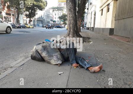 Rio de Janeiro, Brasile, 3 settembre 2018. Dormono senza tetto sul marciapiede di Freia Caneca Street nel centro di Rio de Janeiro. Foto Stock