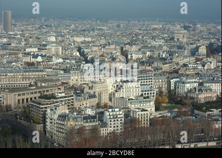 Vista dalla Torre Eiffel della città, Parigi, Francia Foto Stock