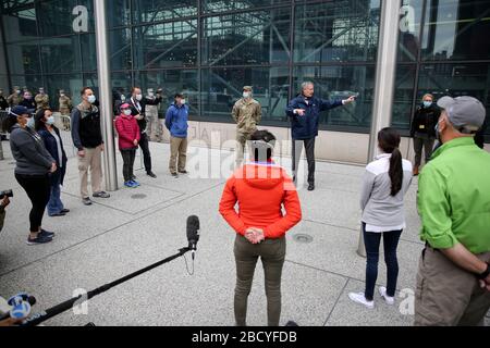 Il sindaco di NYC ha accolto il personale medico militare che arriva a New York Foto Stock