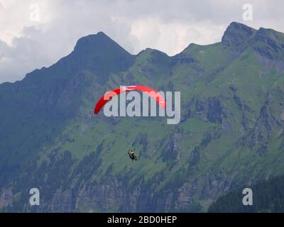 Murren, Regione Dello Jungfrau, Svizzera. Parapendio. Foto Stock