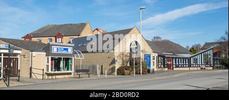 La biblioteca, il servizio clienti e il centro informazioni turistiche di Pickering, North Yorkshire Foto Stock