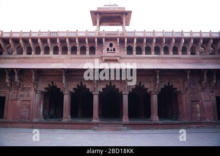 Il Forte di Agra è un forte storico nella città di Agra in India. Fu la residenza principale degli imperatori della dinastia Mughal fino al 1638, Foto Stock