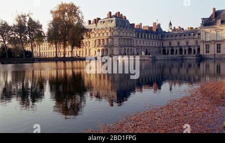 il castel e i giardini di Fontainebleau in Francia Foto Stock