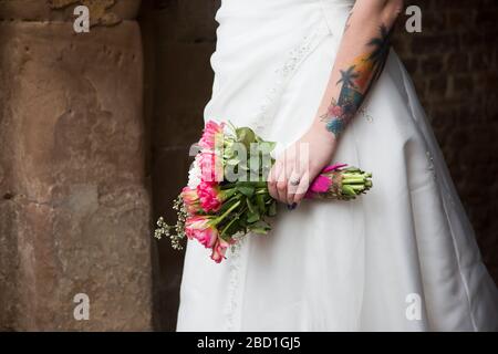 Bride primo piano con bouquet Foto Stock
