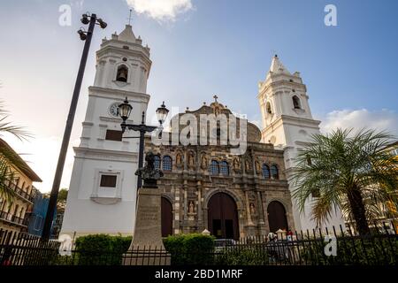 La Cattedrale Metropolitana di Panama in Piazza Indipendenza si trova nel cuore del quartiere storico di Panama City, Panama, America Centrale Foto Stock