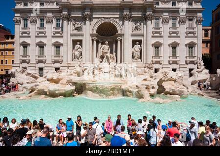 Fontana di Trevi, Patrimonio dell'Umanità dell'UNESCO, Roma, Lazio, Italia, Europa Foto Stock